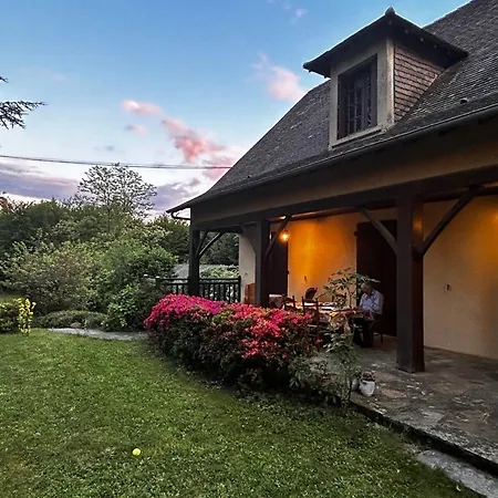 'les Comètes' Bed & Breakfast Lacaujamet