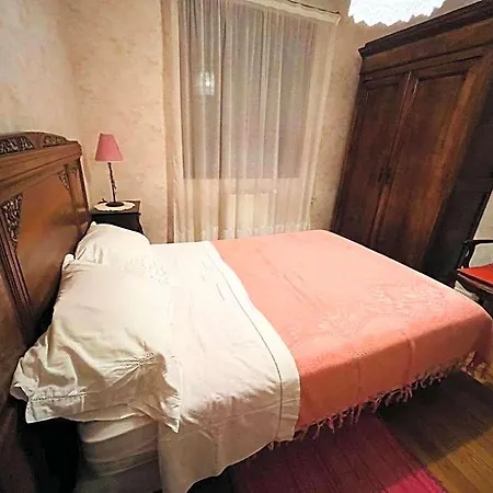 'les Comètes' Bed & Breakfast Lacaujamet